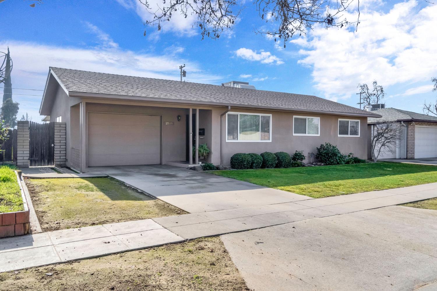 2515 W Lansing Way, Fresno, CA 93705