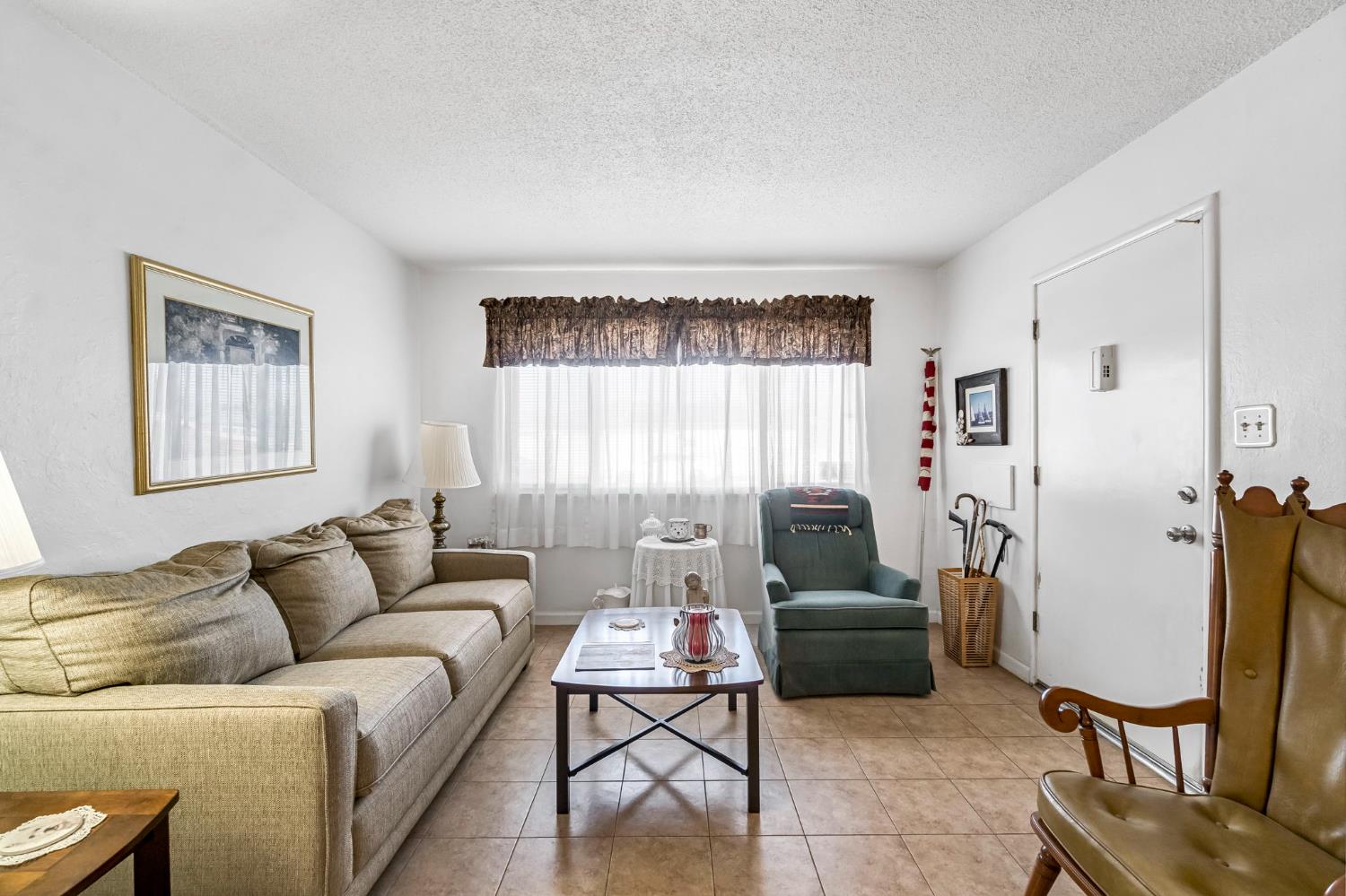 2515 W Lansing Way, Fresno, CA 93705