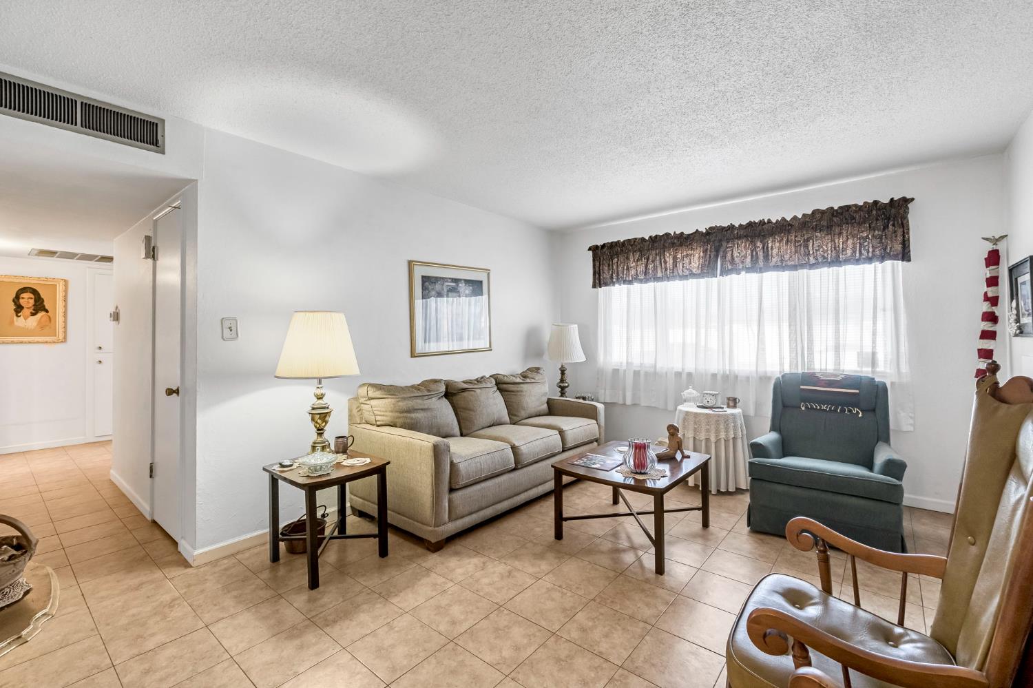 2515 W Lansing Way, Fresno, CA 93705