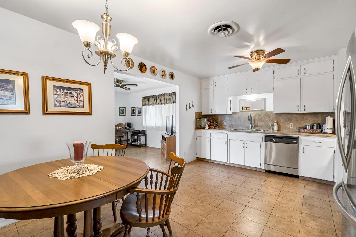 2515 W Lansing Way, Fresno, CA 93705