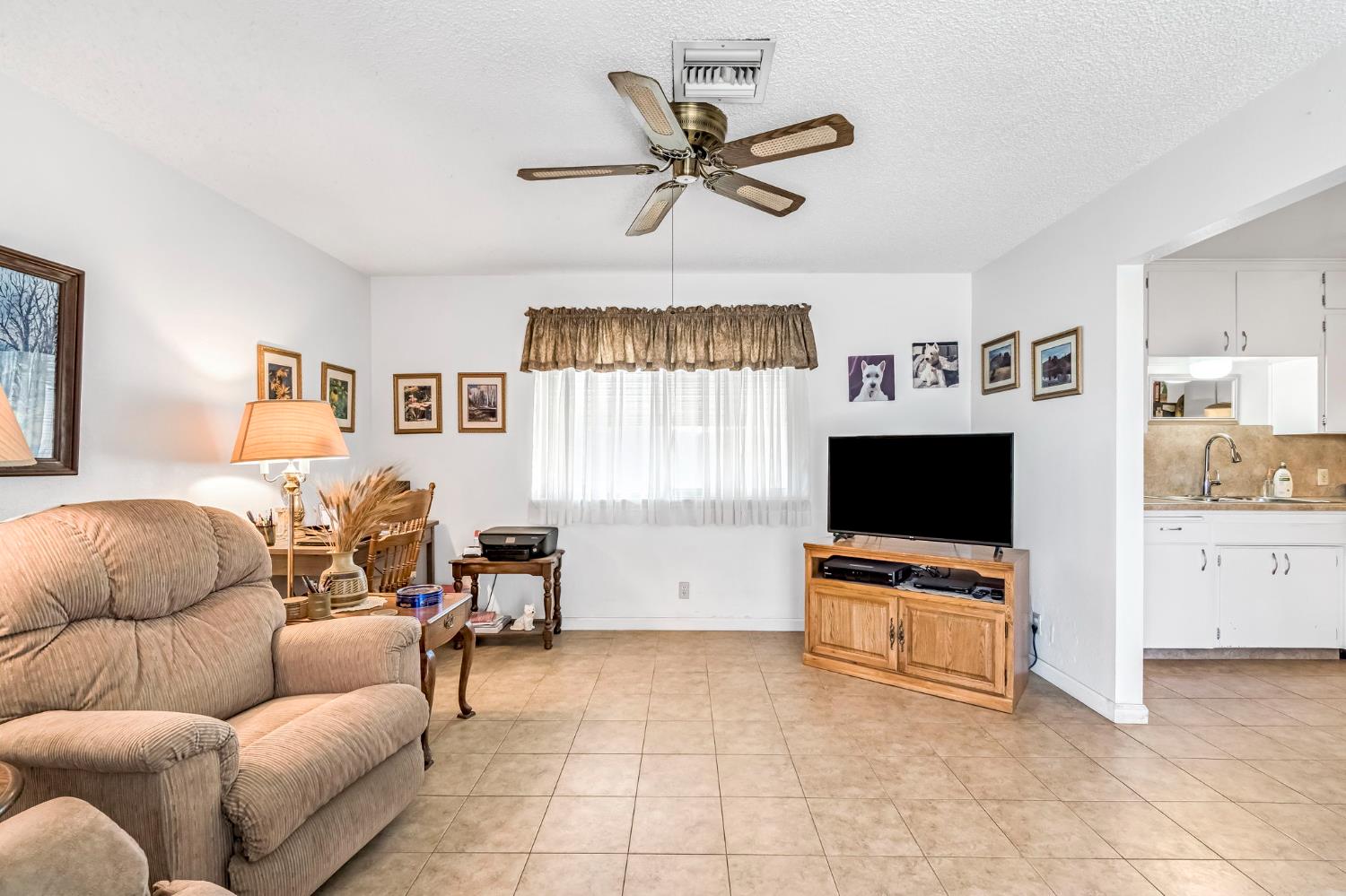 2515 W Lansing Way, Fresno, CA 93705