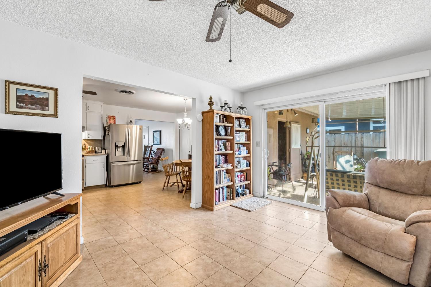 2515 W Lansing Way, Fresno, CA 93705