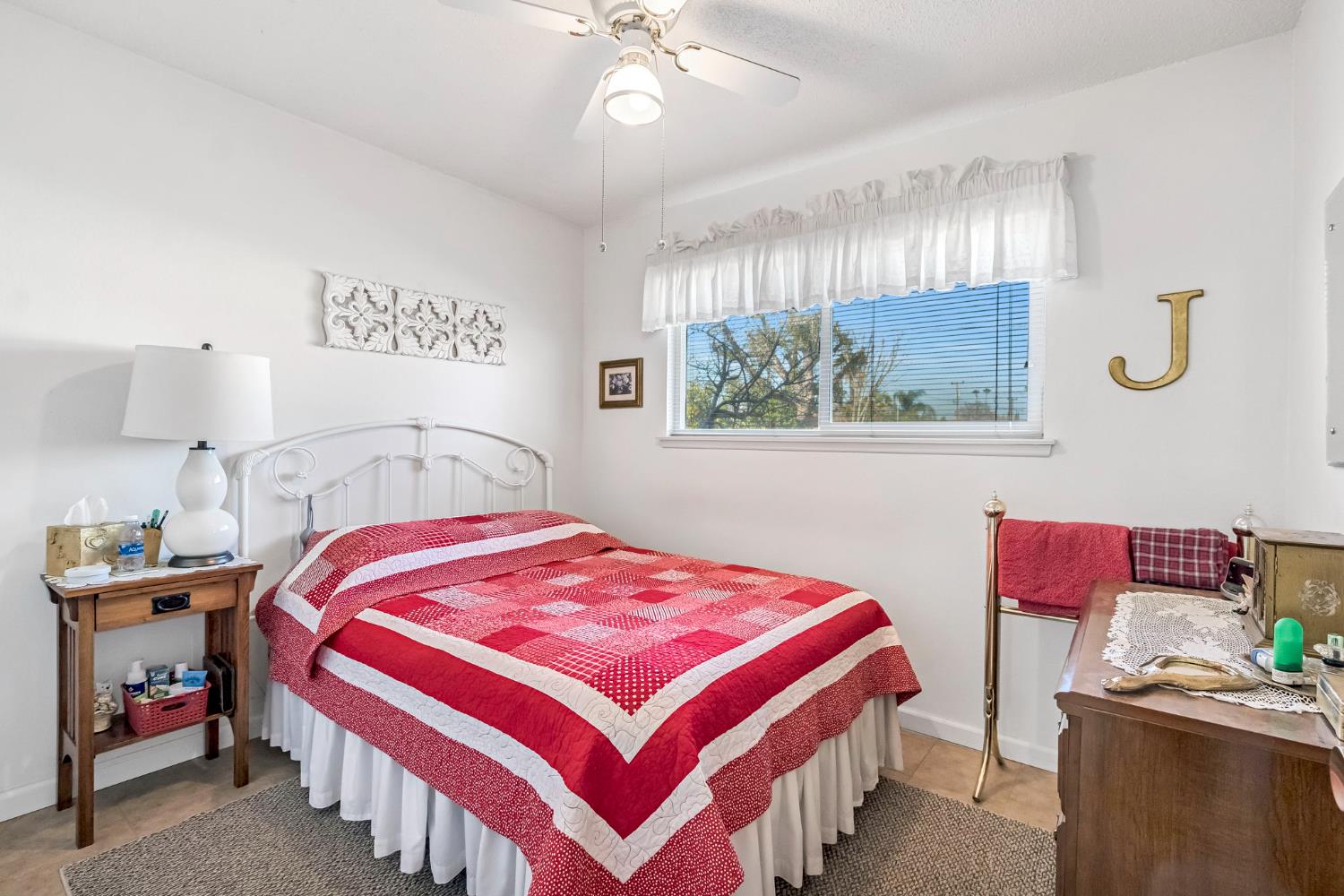 2515 W Lansing Way, Fresno, CA 93705