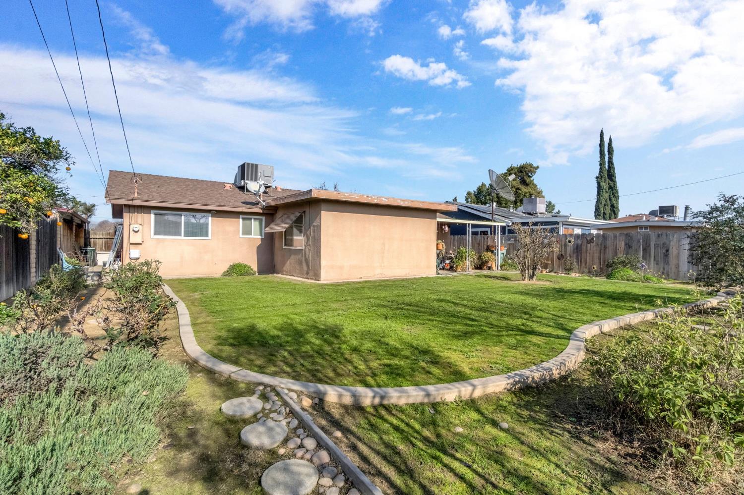 2515 W Lansing Way, Fresno, CA 93705