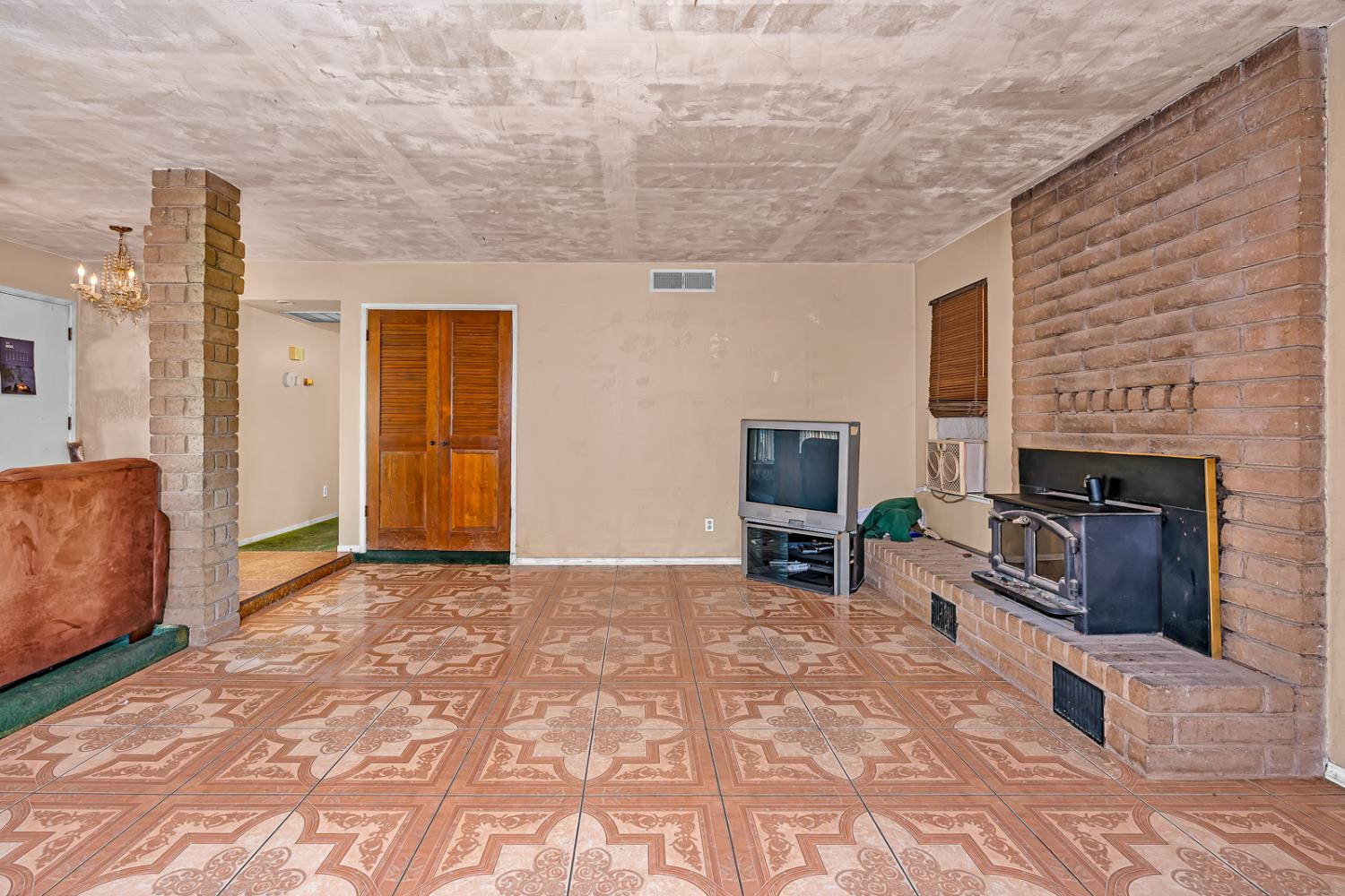 2160 3Rd St, Sanger, CA 93657