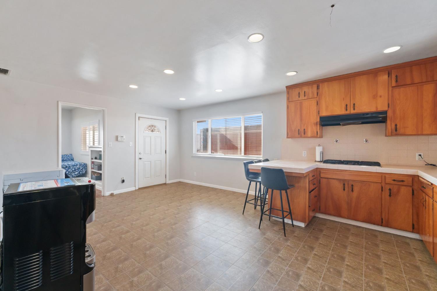 3708 W North Ave, Fresno, CA 93706