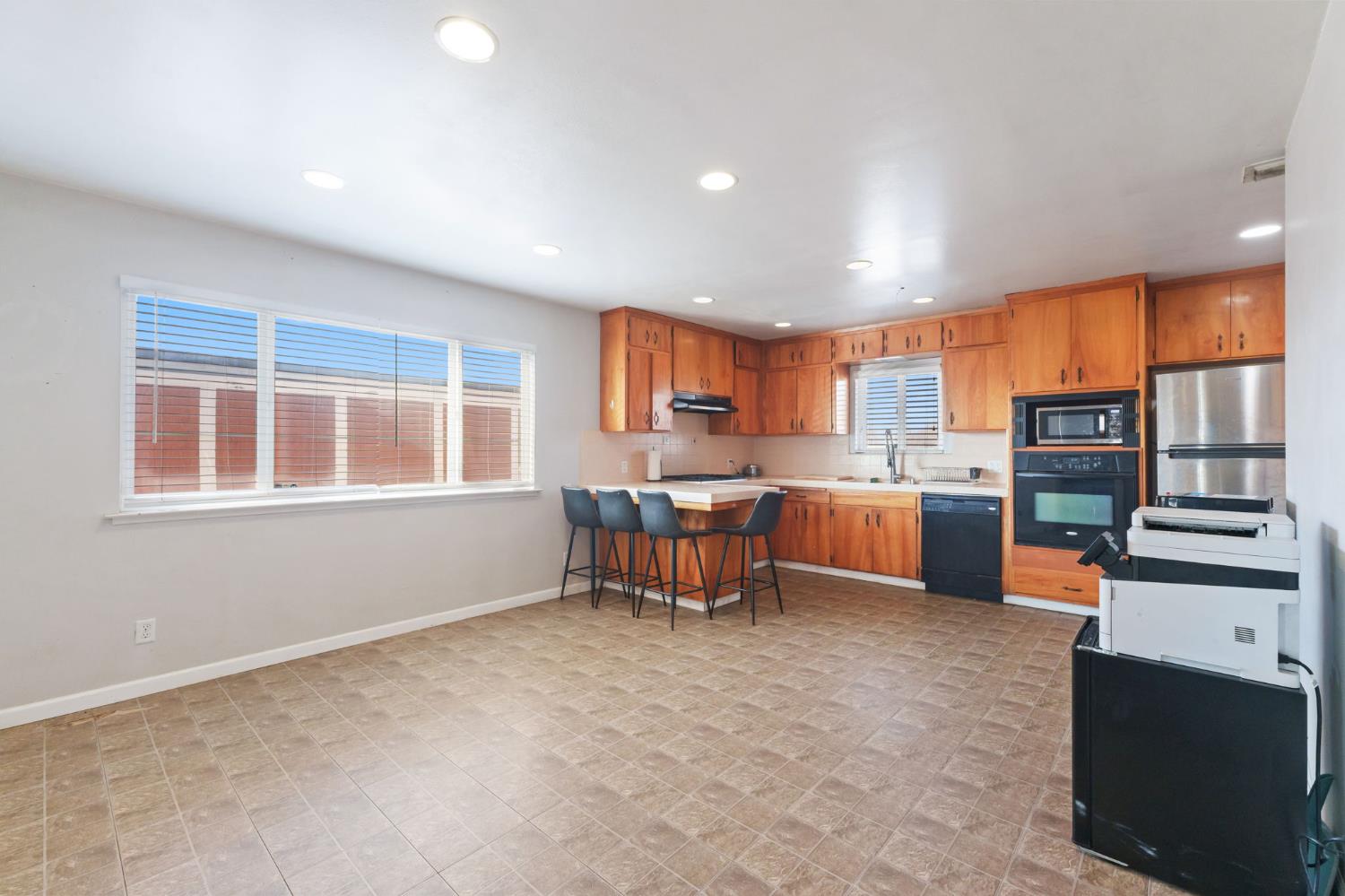 3708 W North Ave, Fresno, CA 93706