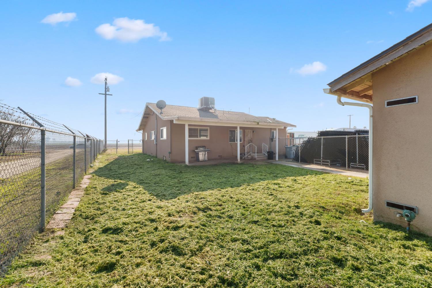 3708 W North Ave, Fresno, CA 93706