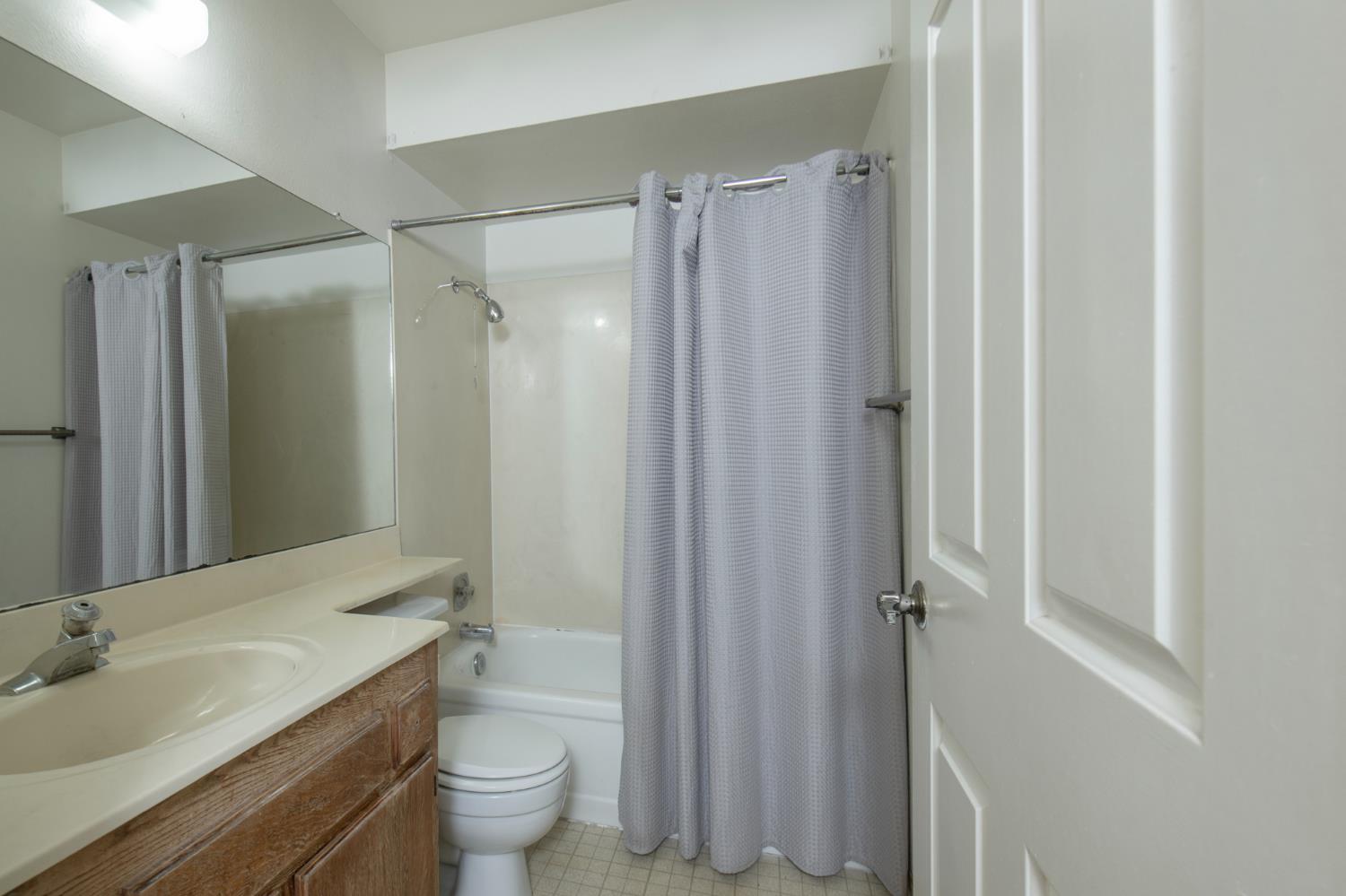 1423 Plymouth Rock Way, Clovis, CA 93612