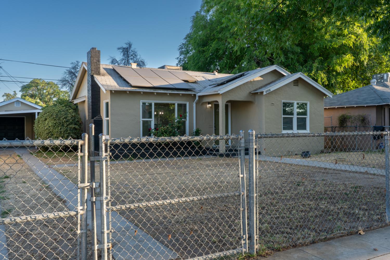4918 E Illinois Ave, Fresno, CA 93727