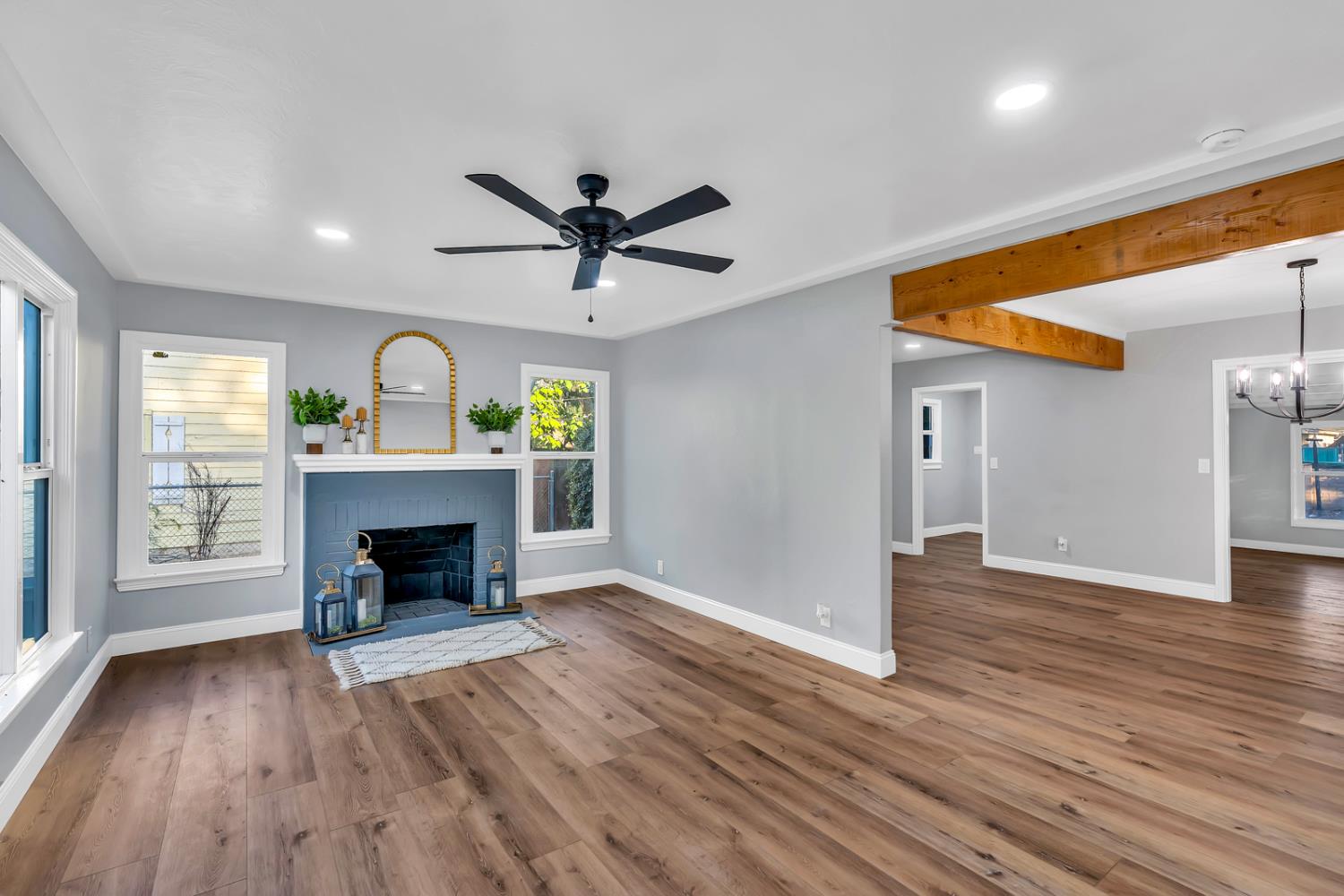 4918 E Illinois Ave, Fresno, CA 93727