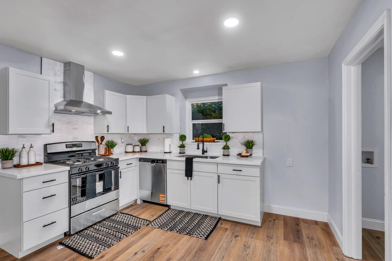 4918 E Illinois Ave, Fresno, CA 93727