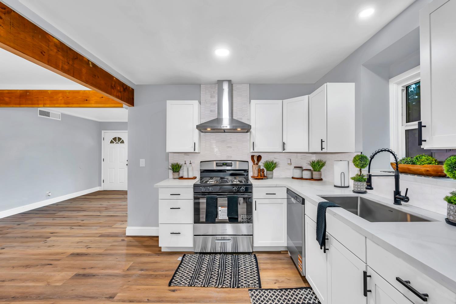 4918 E Illinois Ave, Fresno, CA 93727