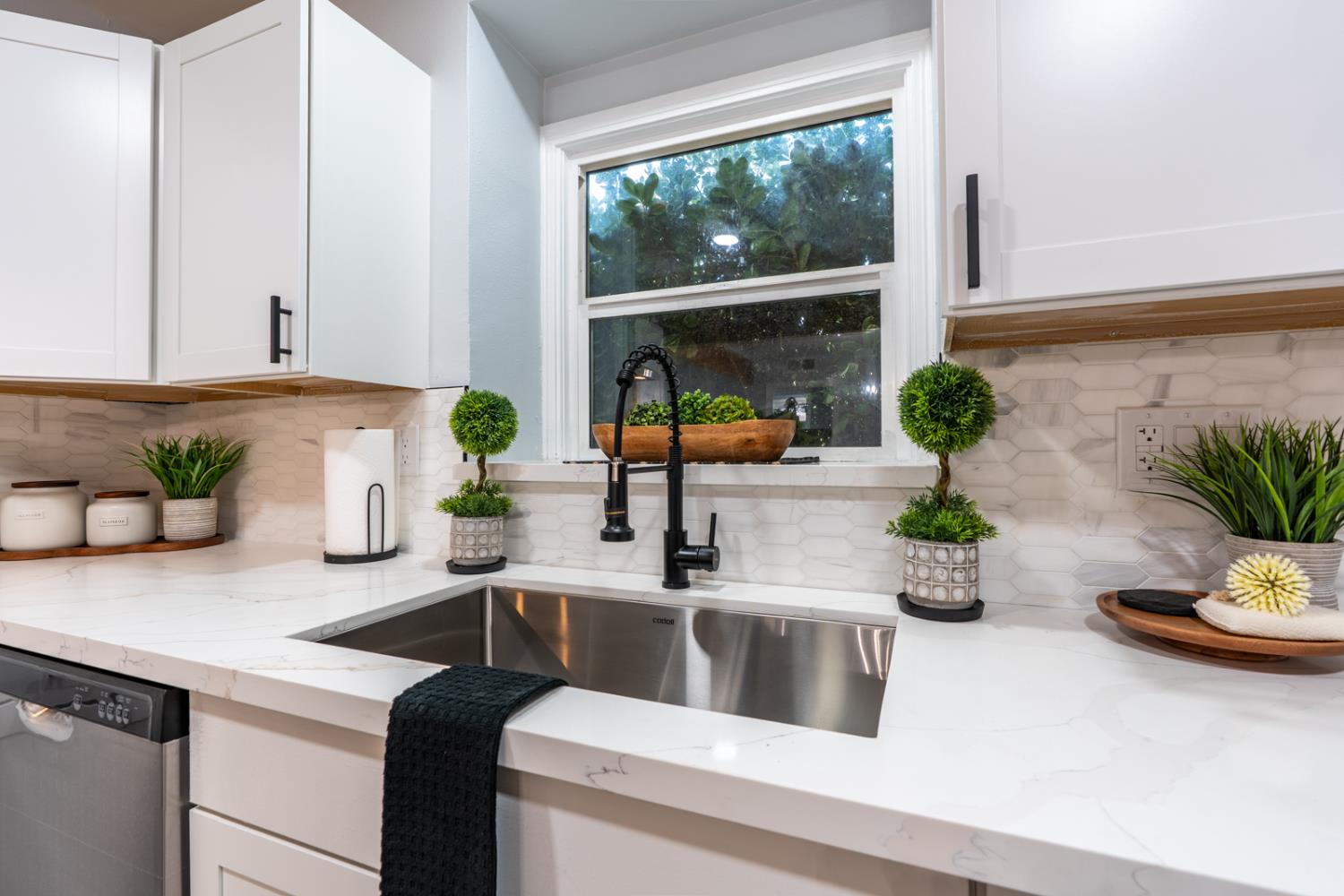 4918 E Illinois Ave, Fresno, CA 93727