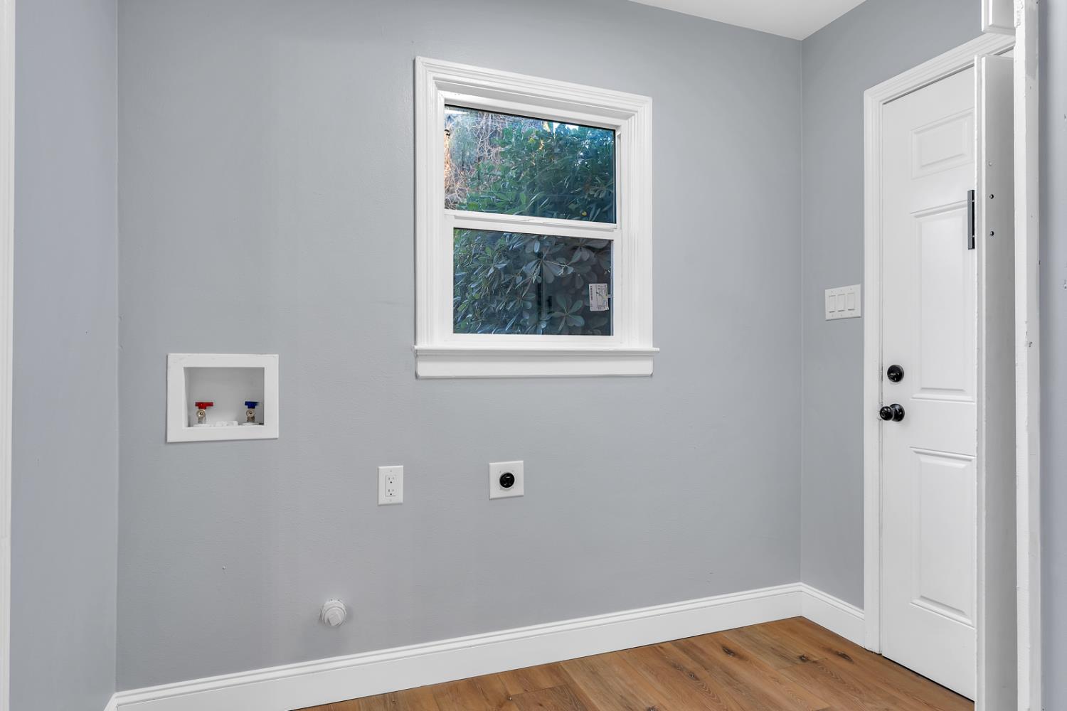 4918 E Illinois Ave, Fresno, CA 93727