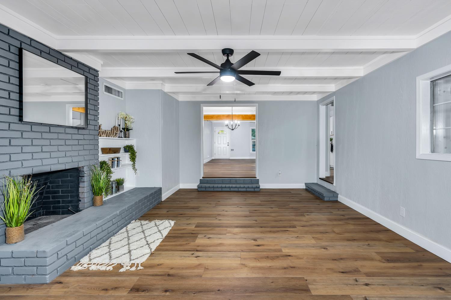 4918 E Illinois Ave, Fresno, CA 93727