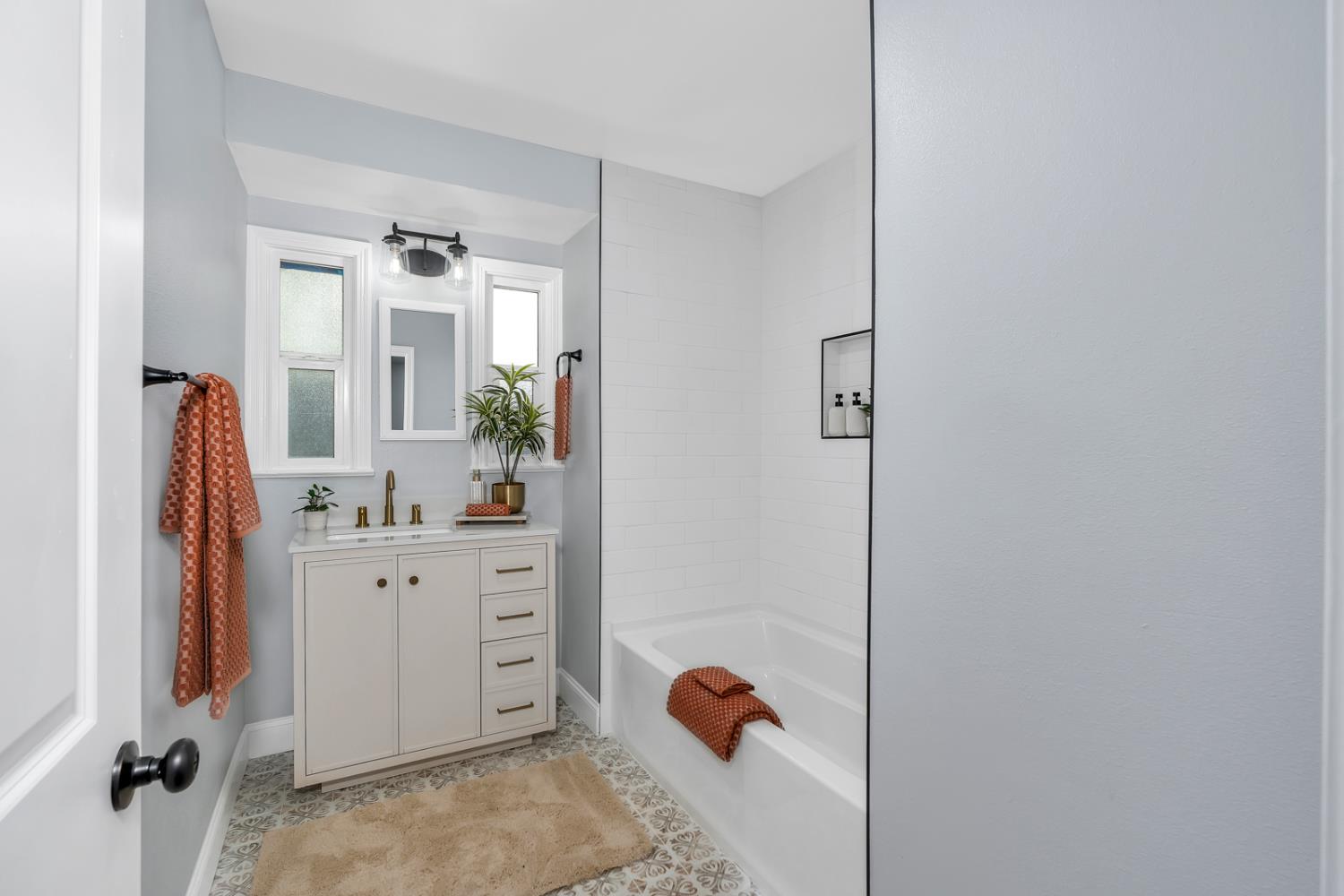 4918 E Illinois Ave, Fresno, CA 93727