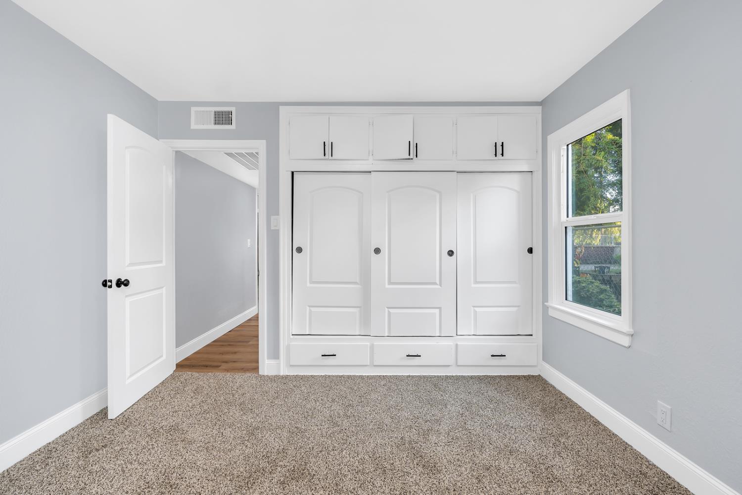 4918 E Illinois Ave, Fresno, CA 93727