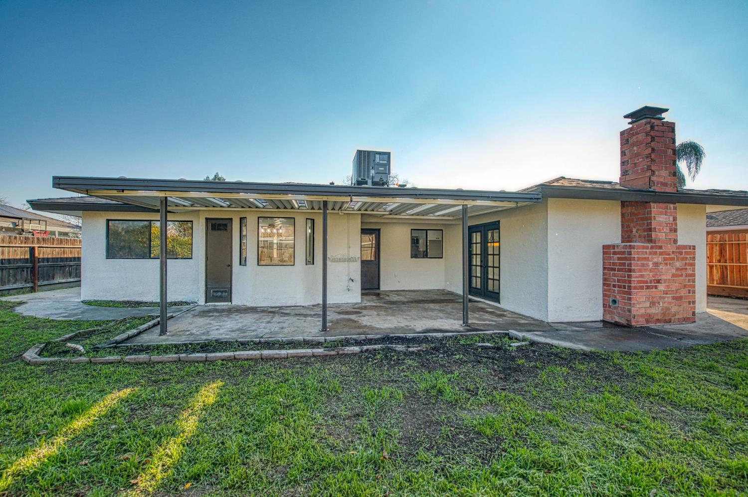 5901 E Madison Ave, Fresno, CA 93727