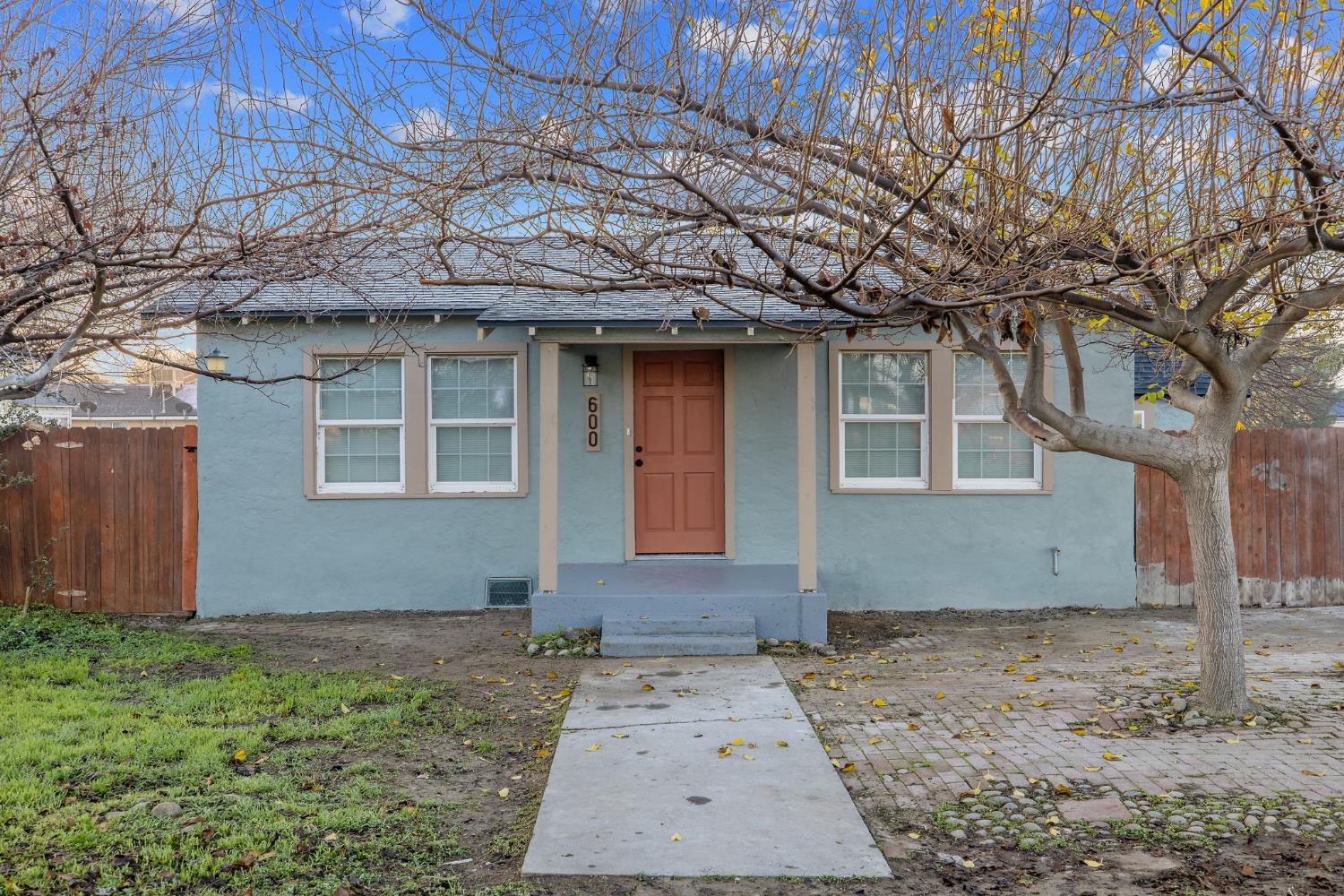 600 E Tulare St, Avenal, CA 93204