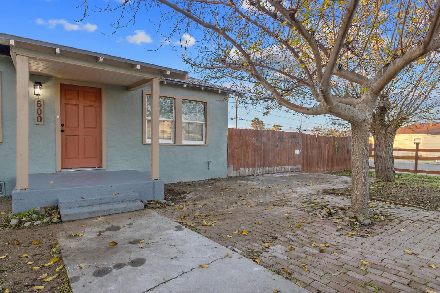 600 E Tulare St, Avenal, CA 93204