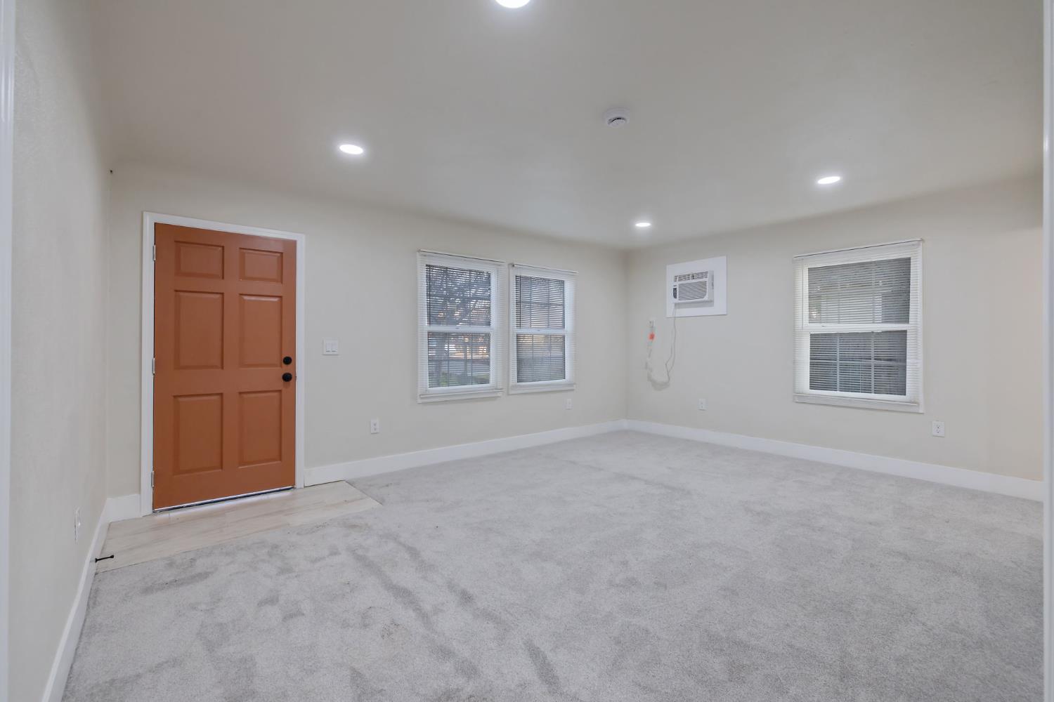 600 E Tulare St, Avenal, CA 93204