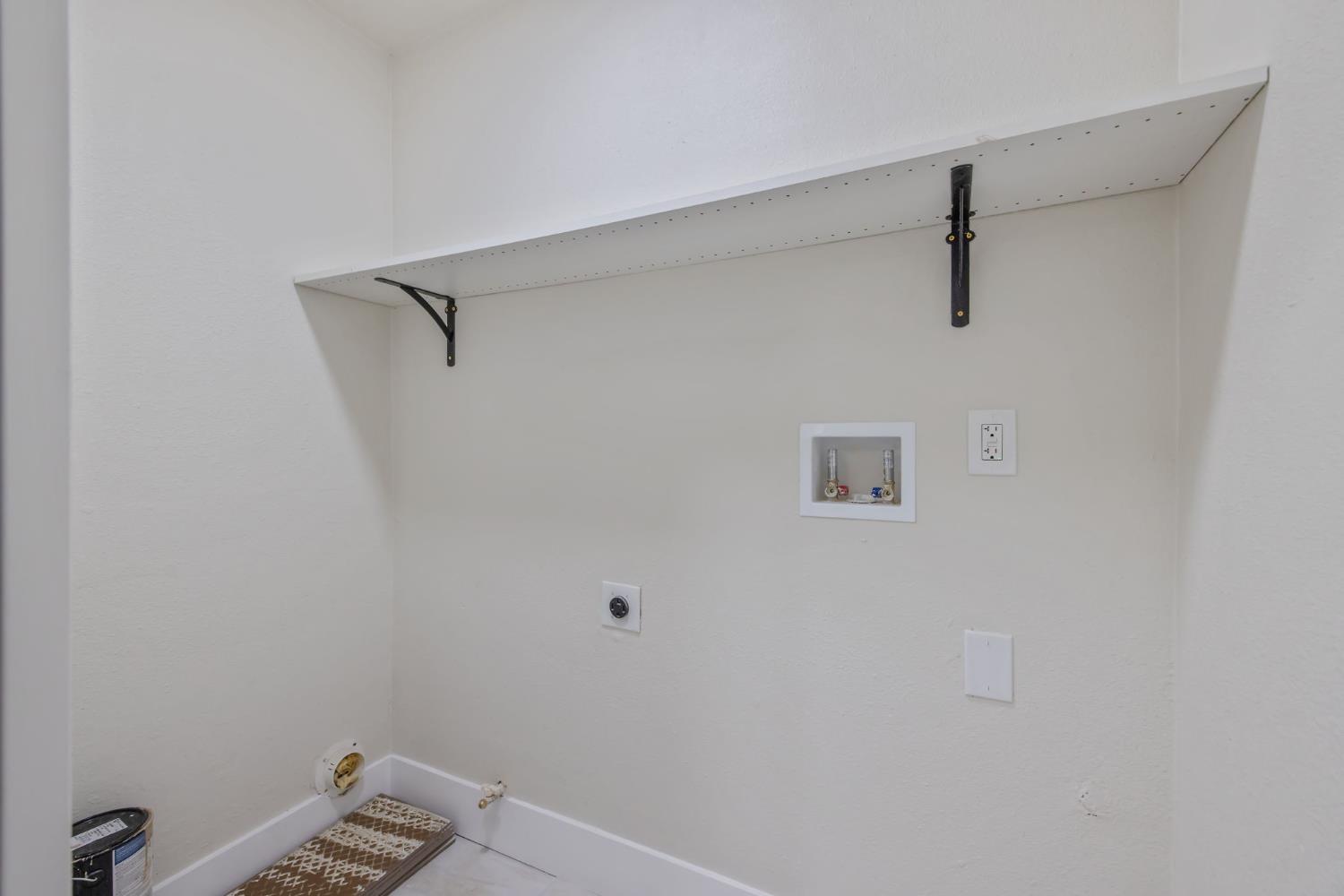 600 E Tulare St, Avenal, CA 93204