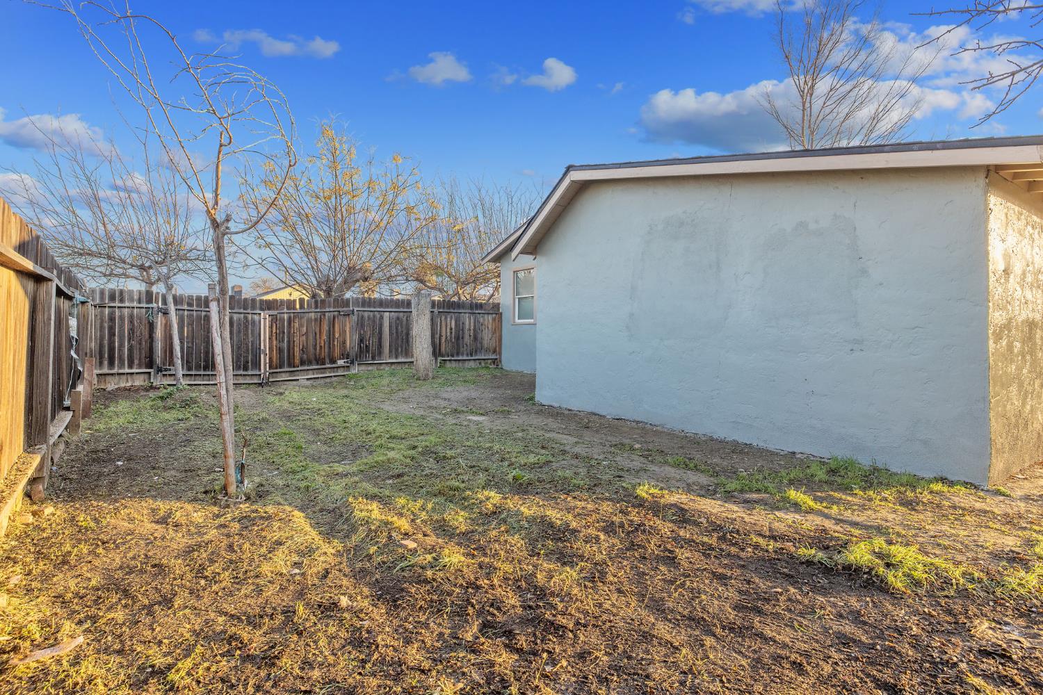 600 E Tulare St, Avenal, CA 93204