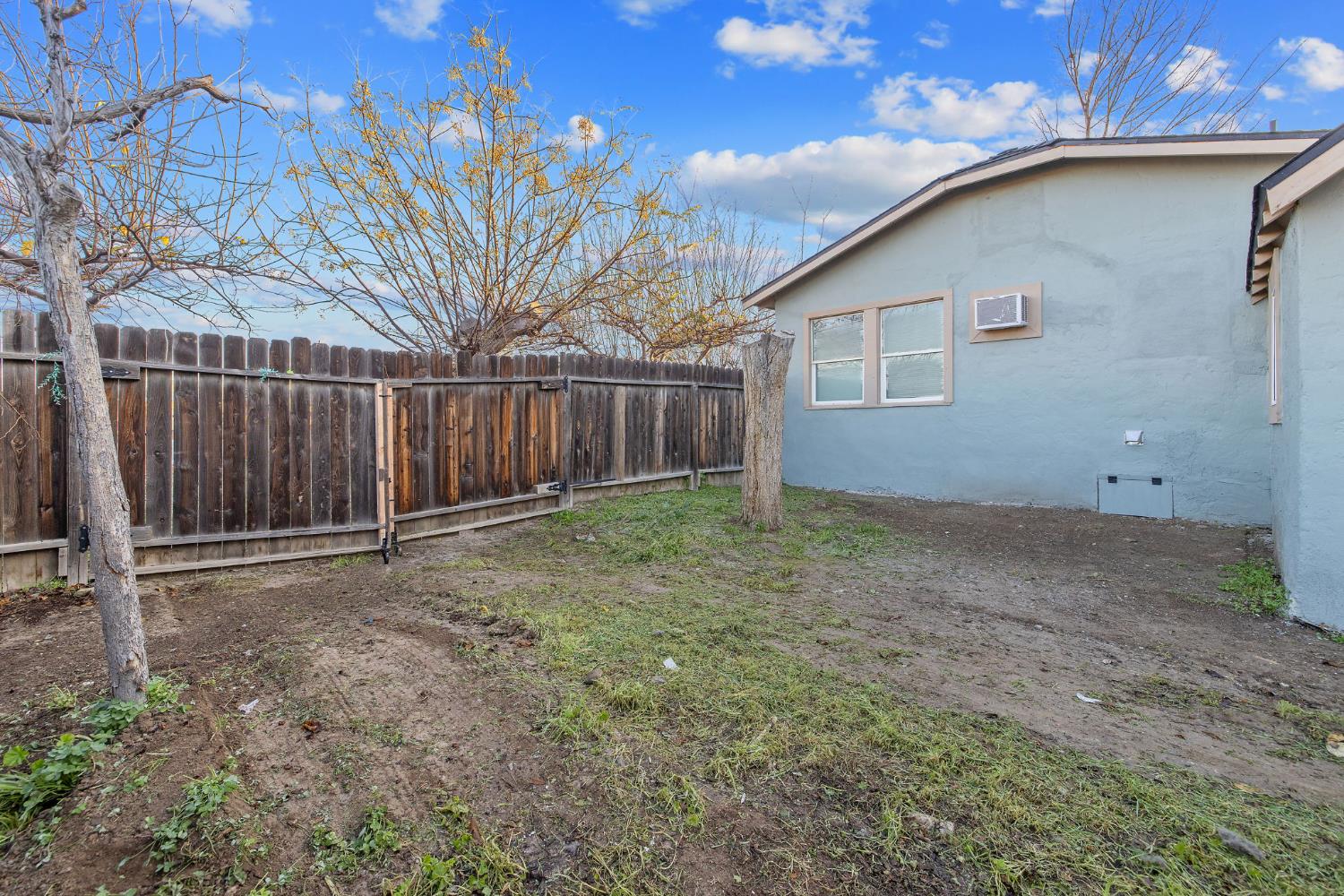 600 E Tulare St, Avenal, CA 93204