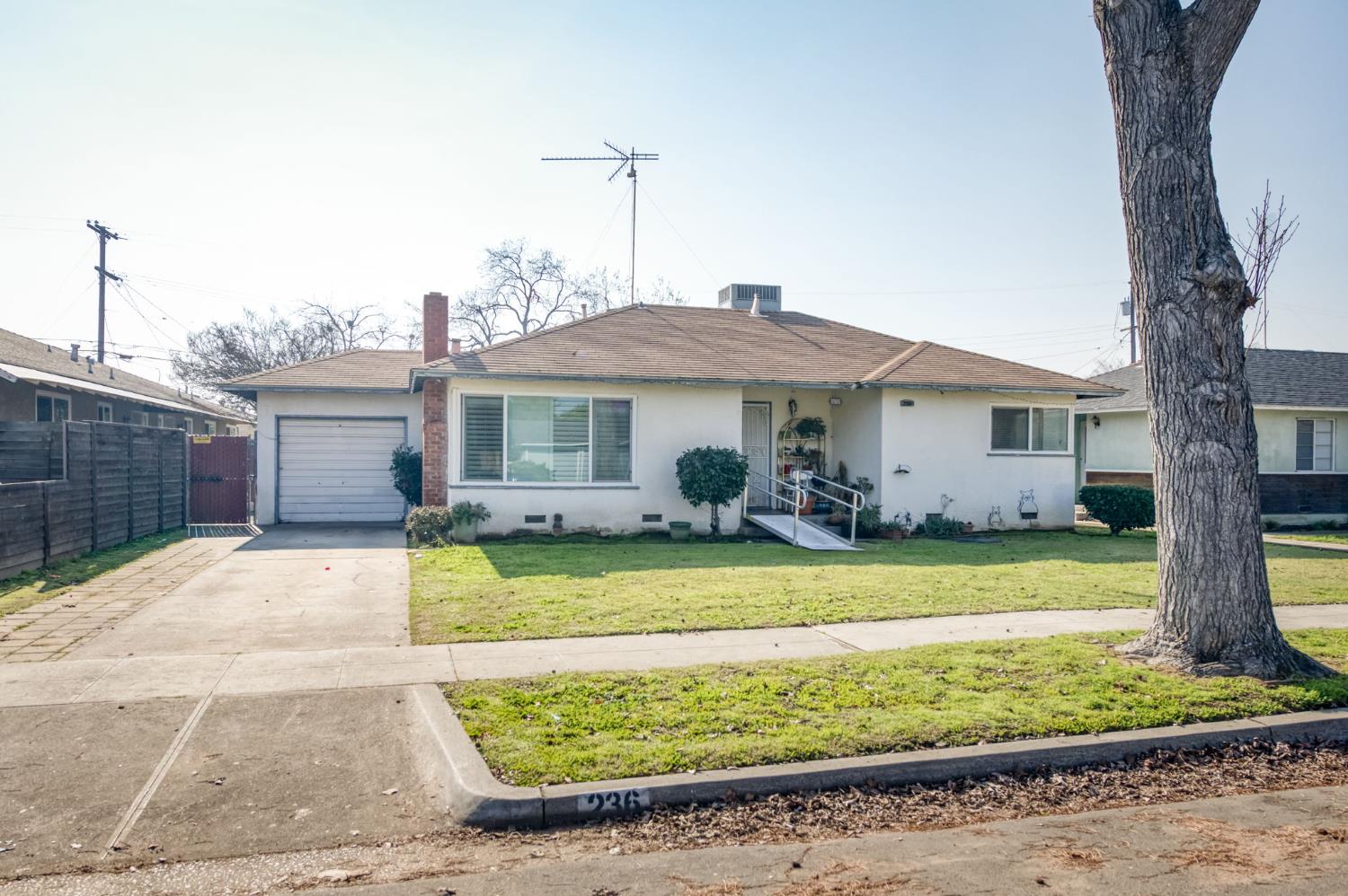 236 E Garland Ave, Fresno, CA 93704