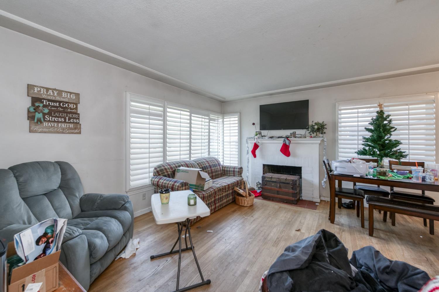 236 E Garland Ave, Fresno, CA 93704