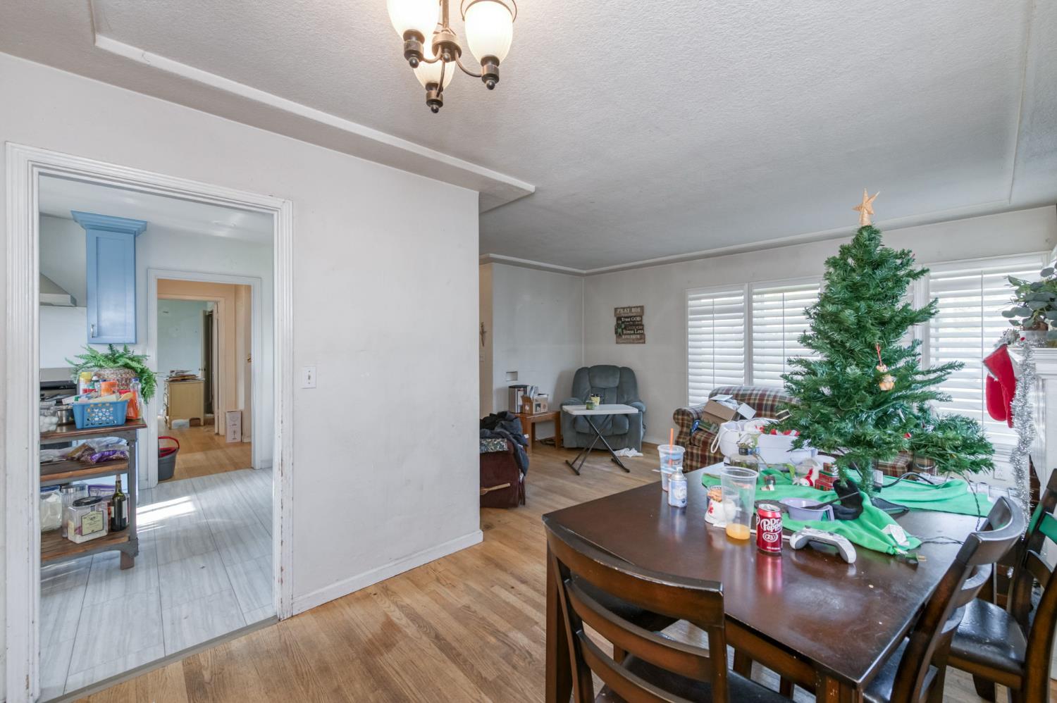 236 E Garland Ave, Fresno, CA 93704