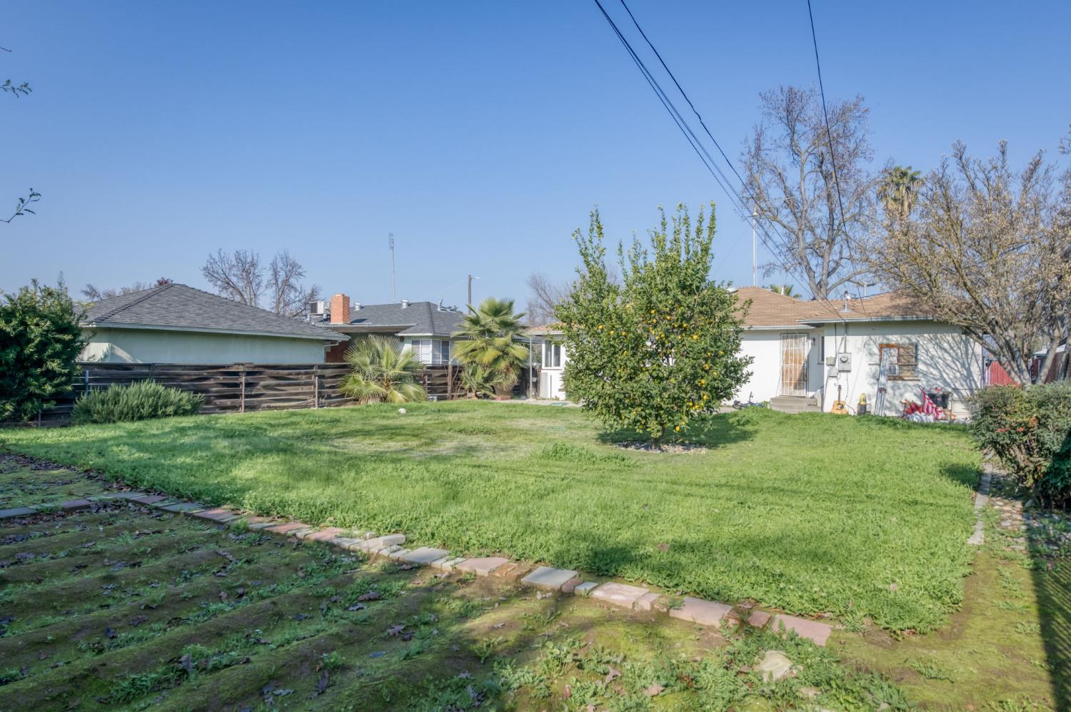 236 E Garland Ave, Fresno, CA 93704