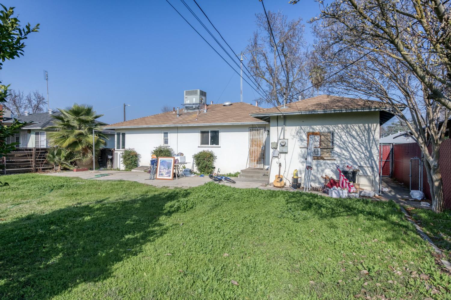 236 E Garland Ave, Fresno, CA 93704