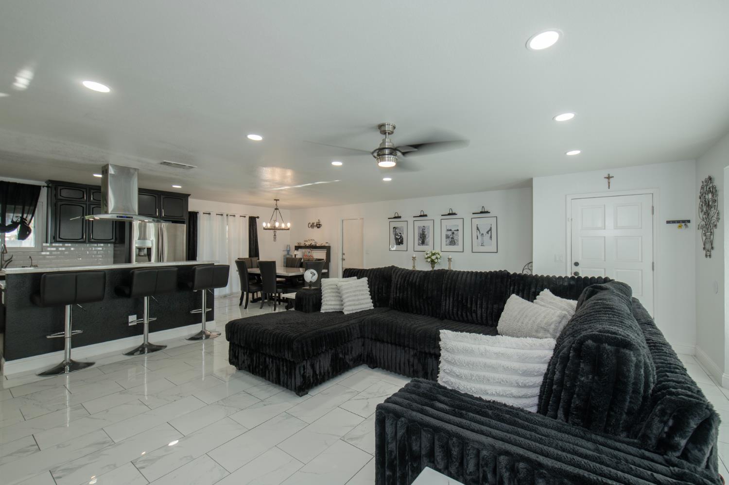 21096 E Weldon Ave, Sanger, CA 93657