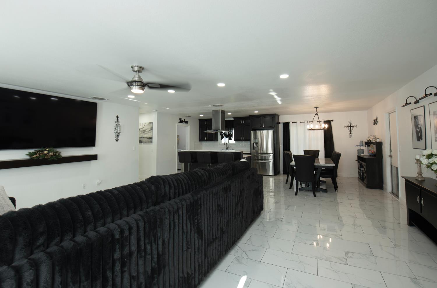 21096 E Weldon Ave, Sanger, CA 93657