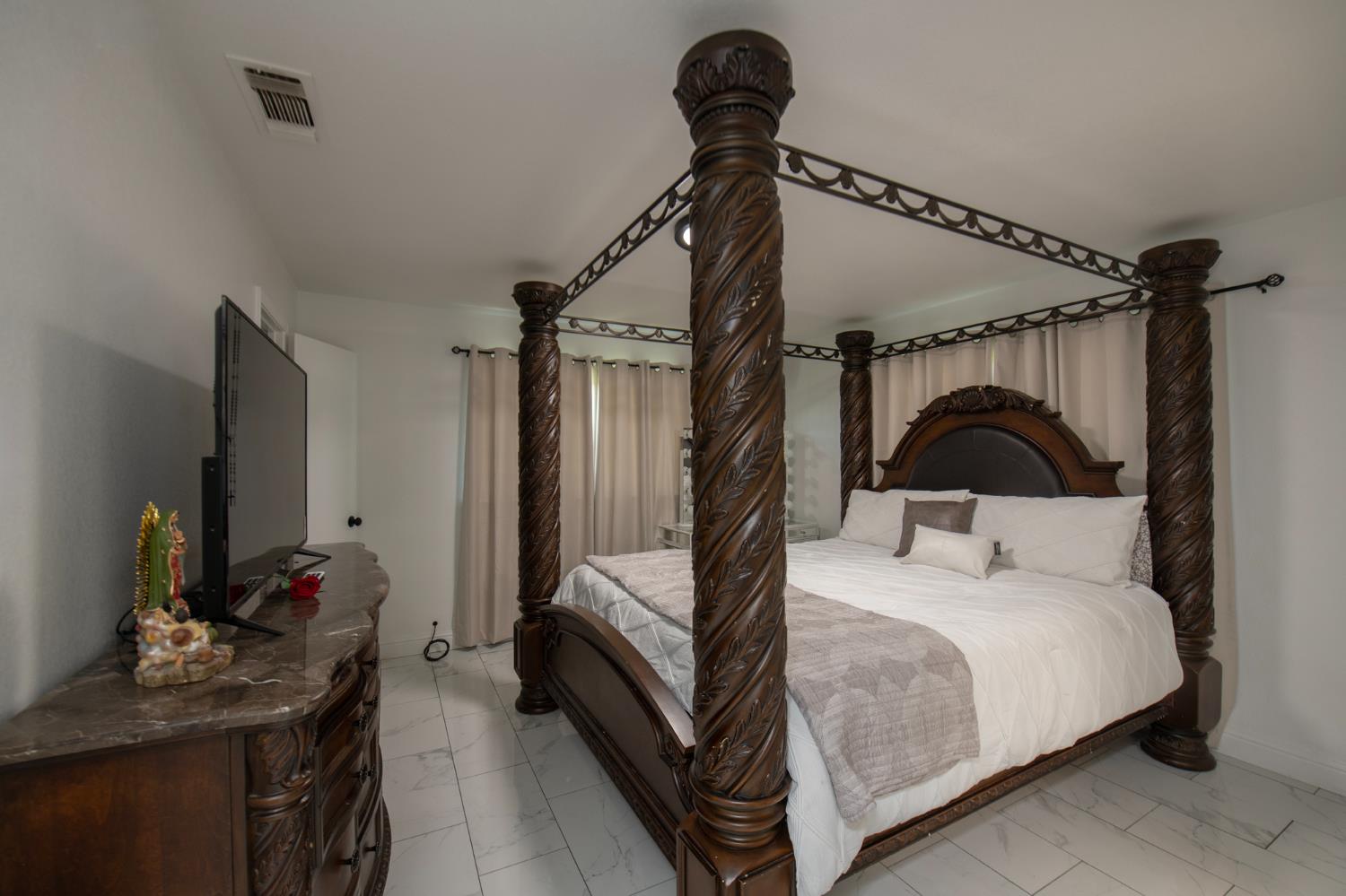 21096 E Weldon Ave, Sanger, CA 93657