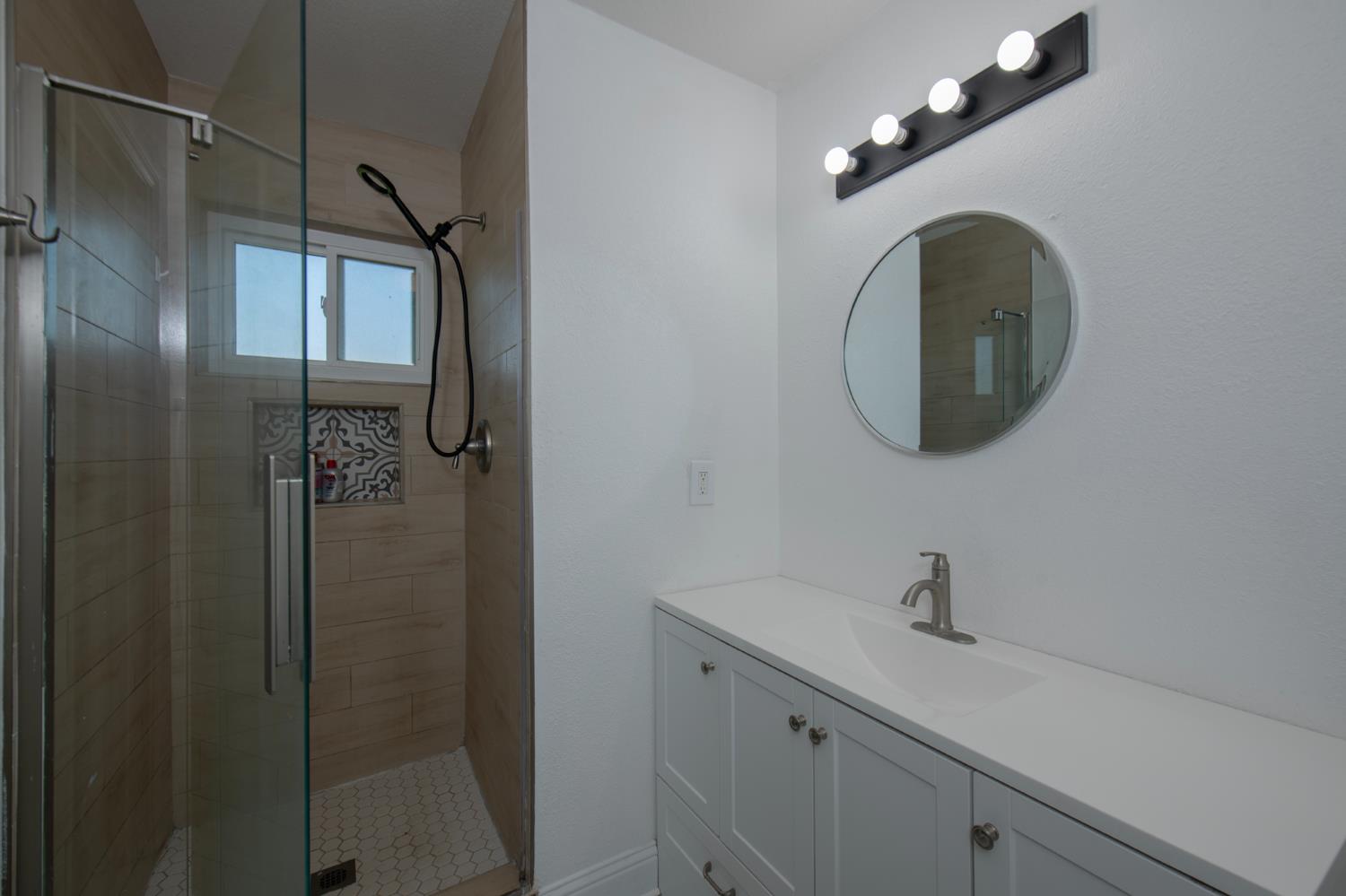 21096 E Weldon Ave, Sanger, CA 93657