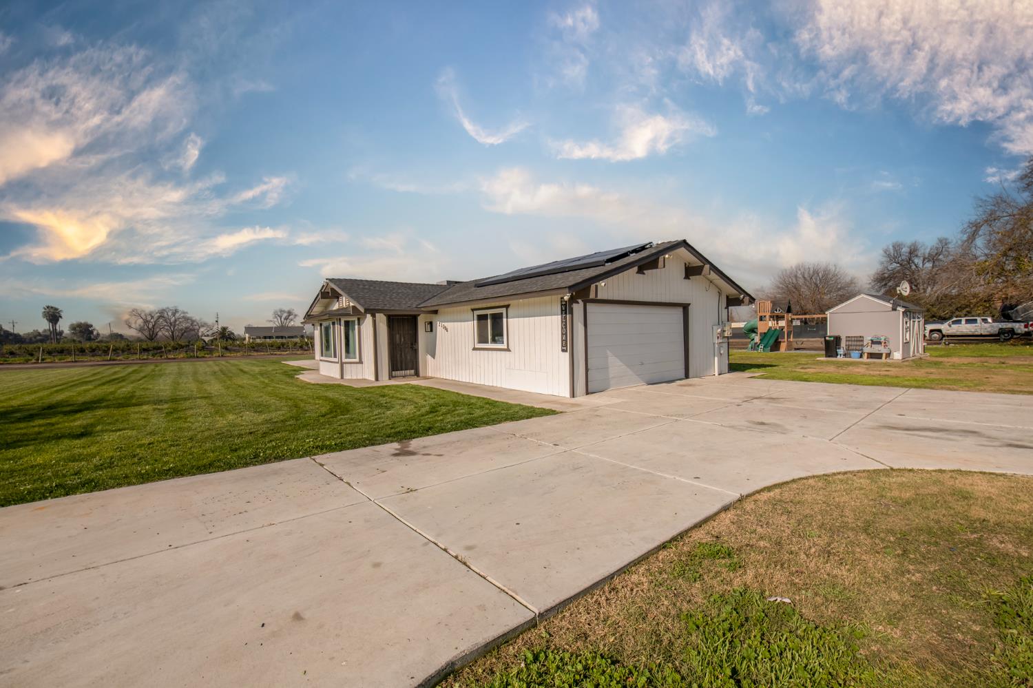 21096 E Weldon Ave, Sanger, CA 93657