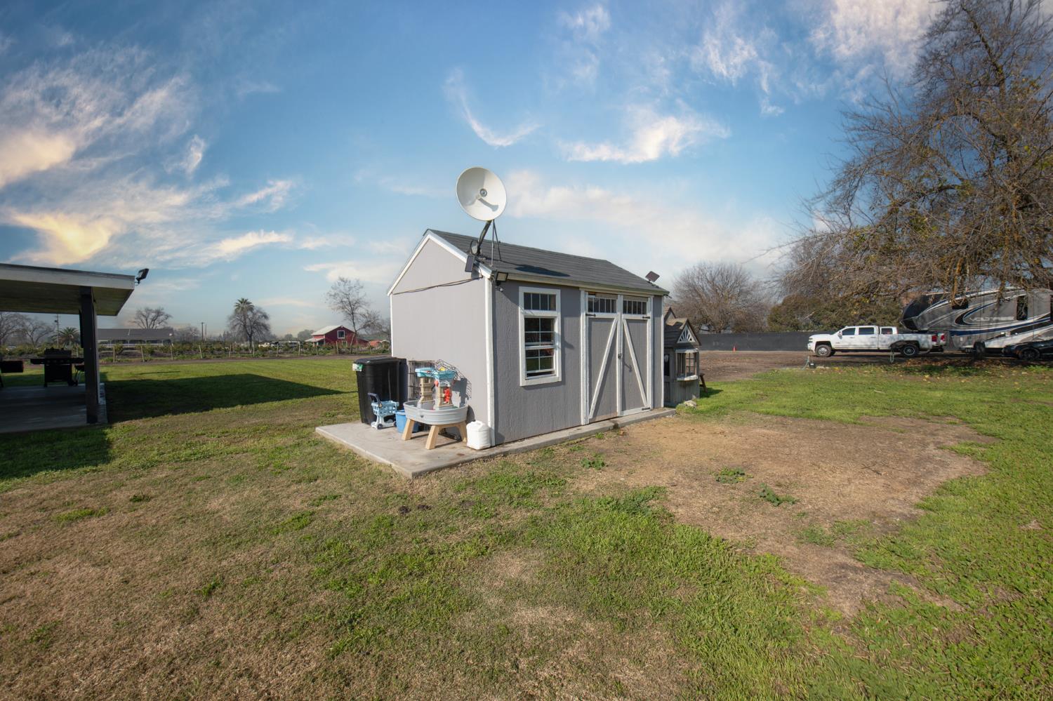 21096 E Weldon Ave, Sanger, CA 93657