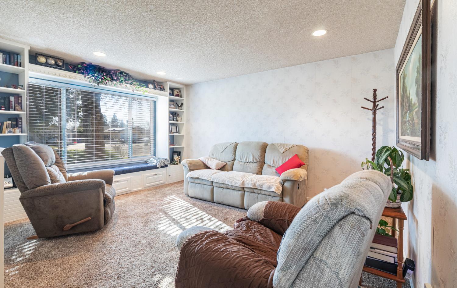 1707 Gettysburg Ave, Clovis, CA 93611