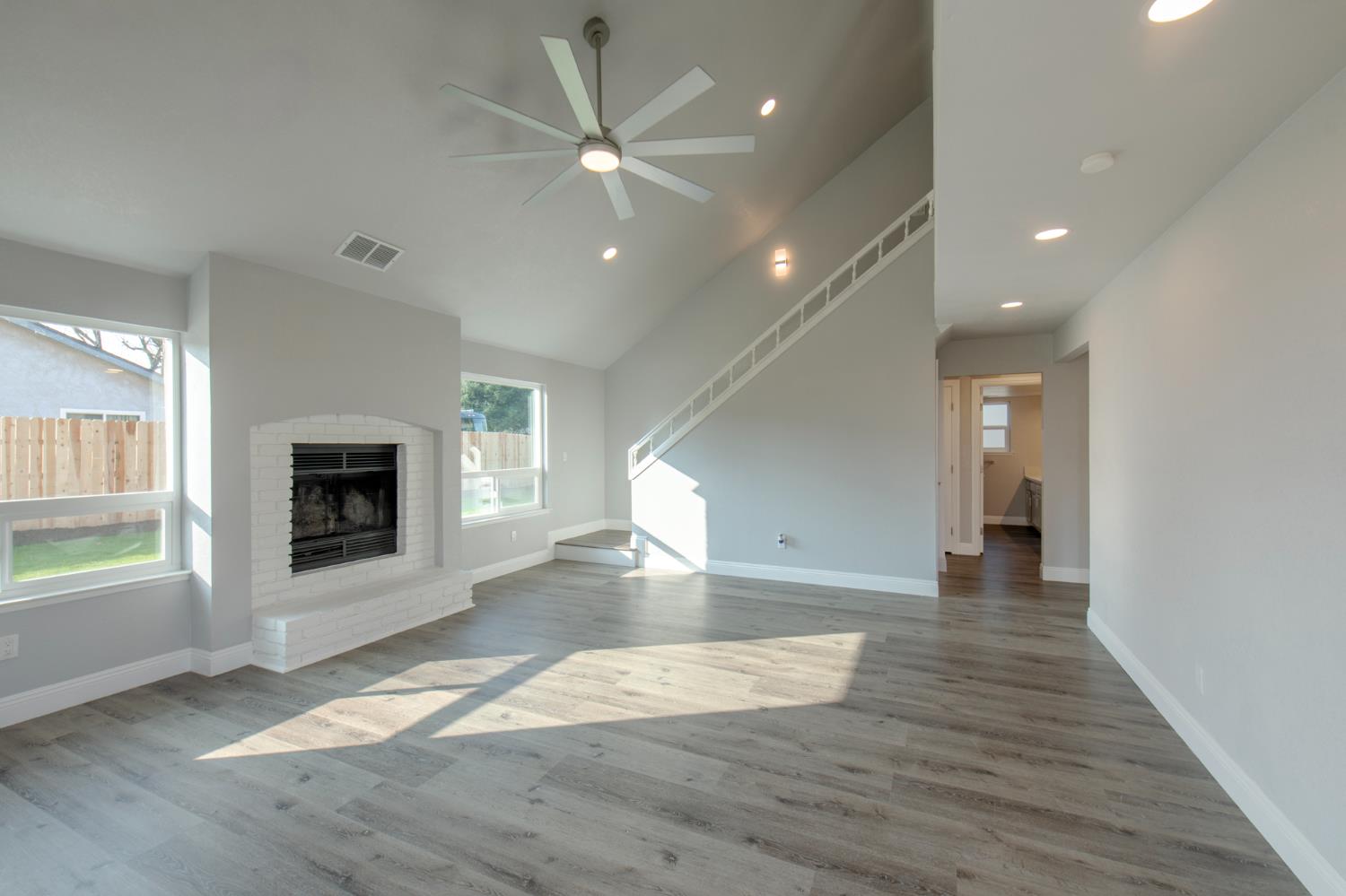 346 W Fremont Ave, Clovis, CA 93612