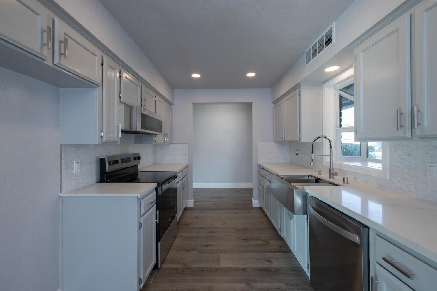 346 W Fremont Ave, Clovis, CA 93612