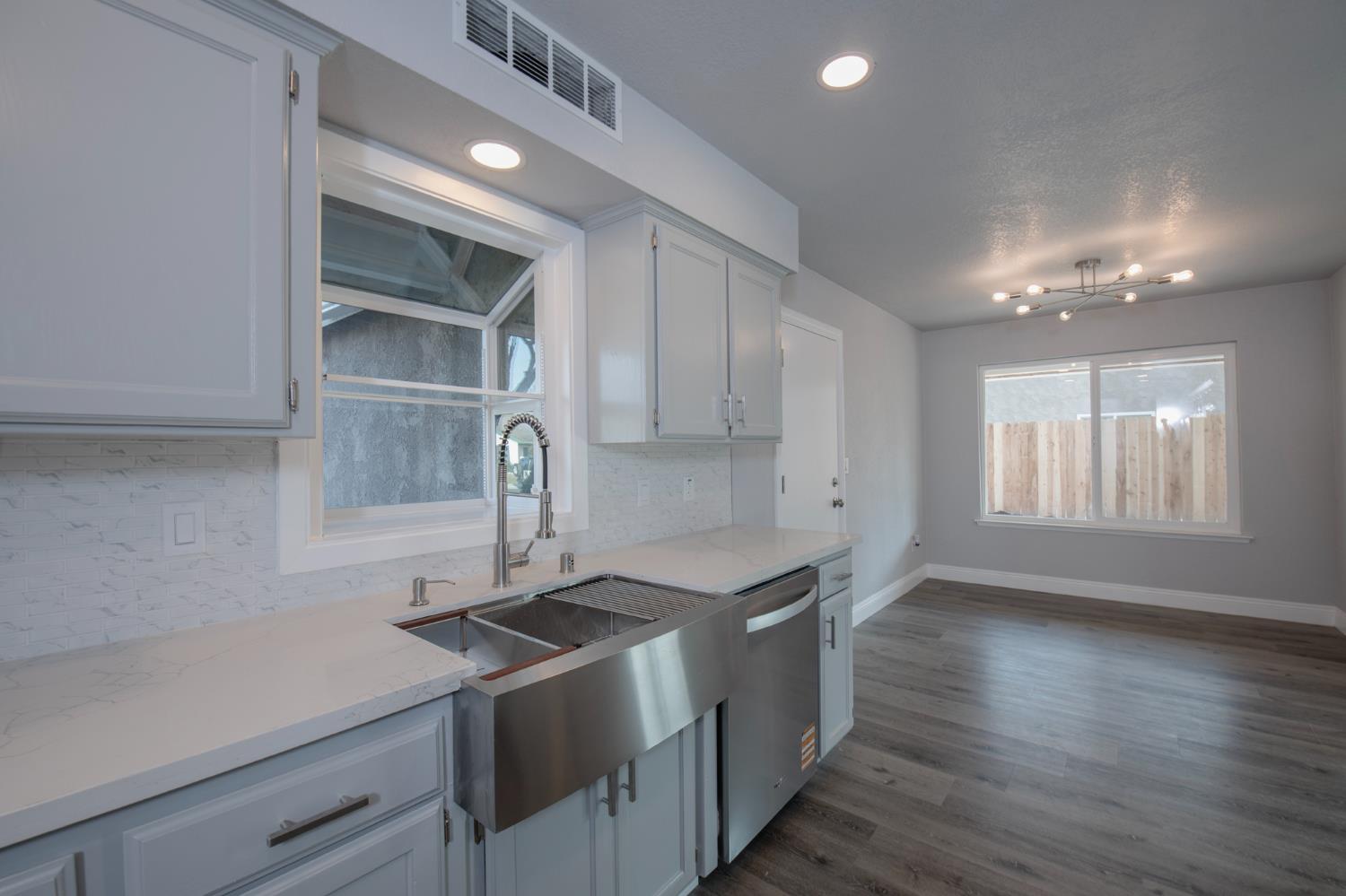 346 W Fremont Ave, Clovis, CA 93612