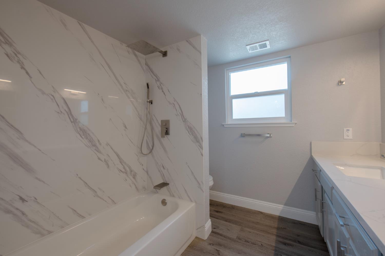 346 W Fremont Ave, Clovis, CA 93612