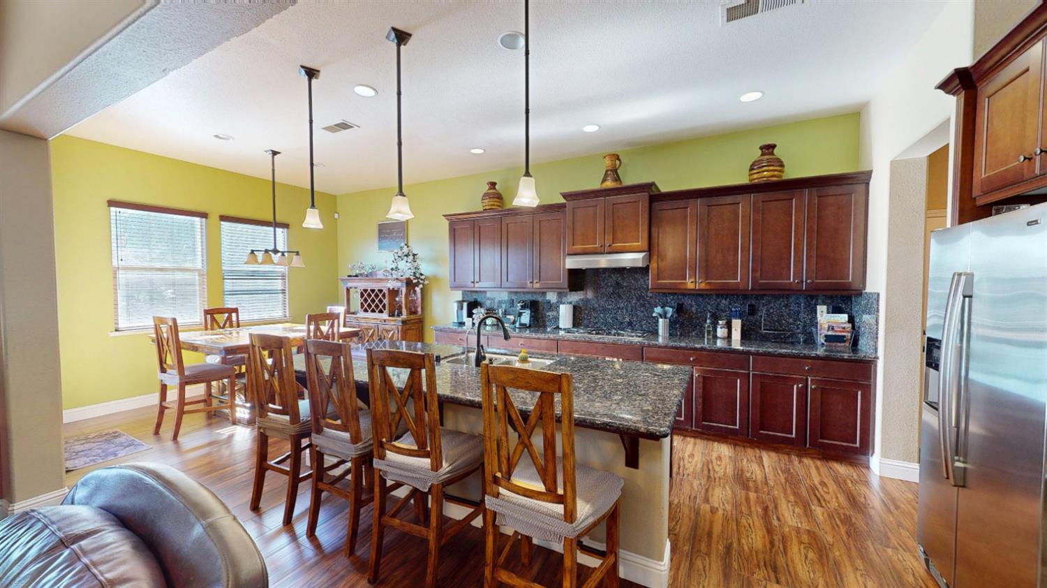 6411 W Dovewood Ln, Fresno, CA 93723