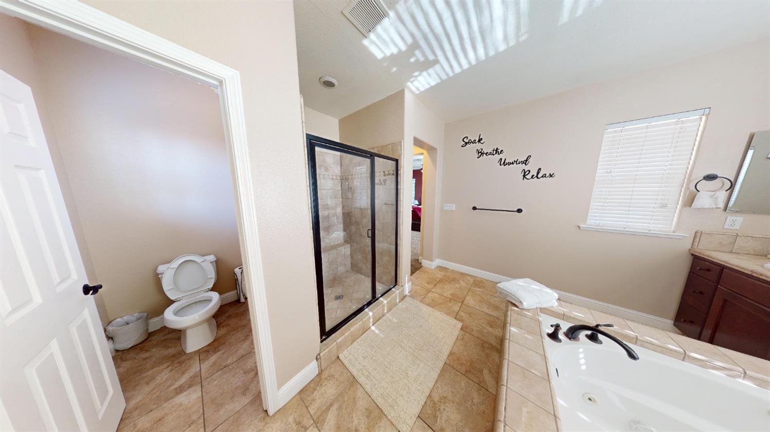 6411 W Dovewood Ln, Fresno, CA 93723