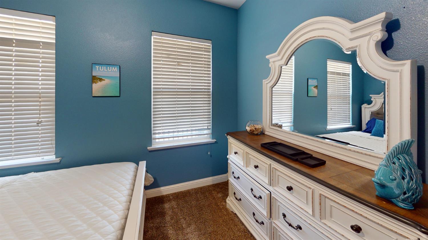 6411 W Dovewood Ln, Fresno, CA 93723