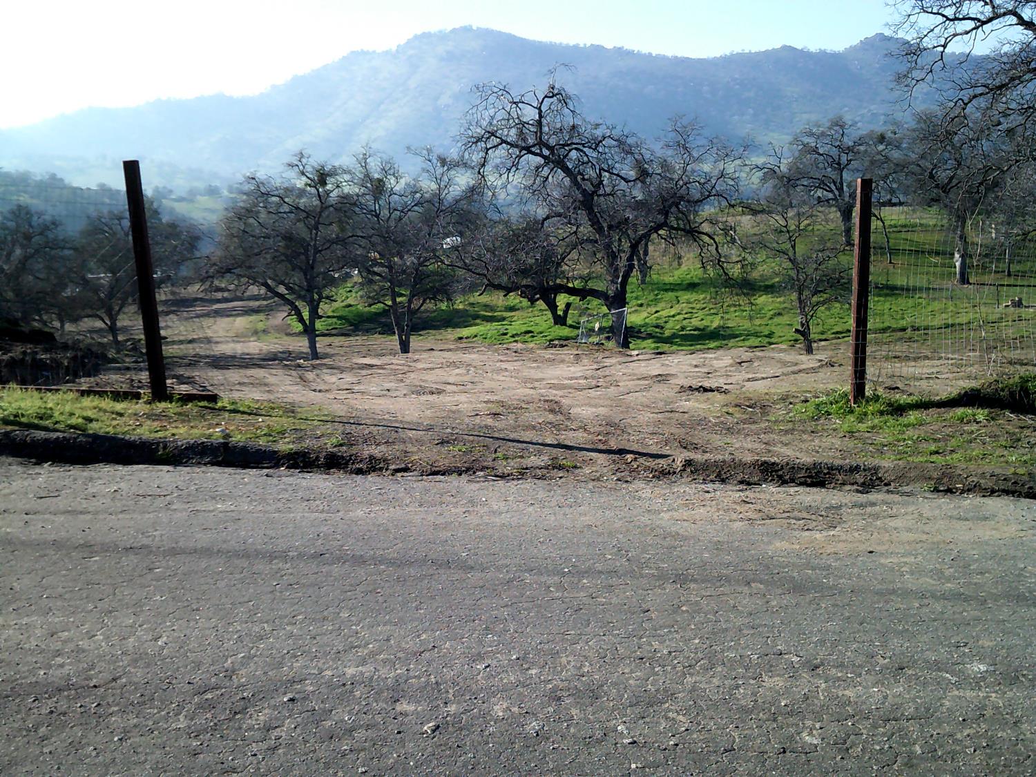 38949 Roundtree Ln, Yokuts Valley, CA 93675