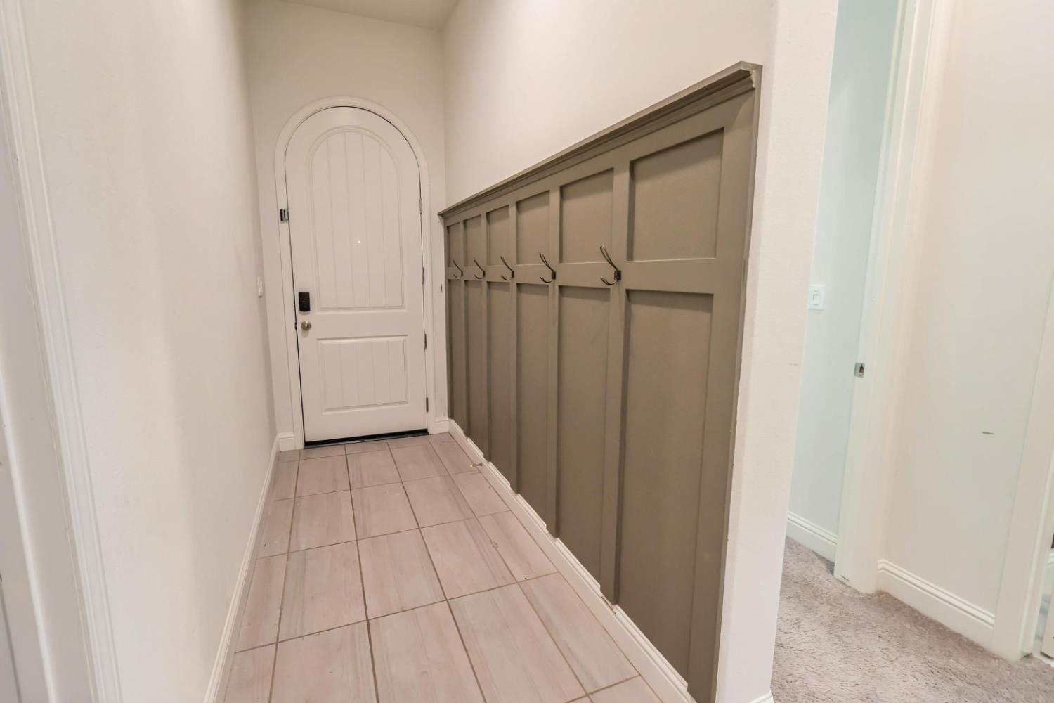 2051 Sierra Ave, Clovis, CA 93611